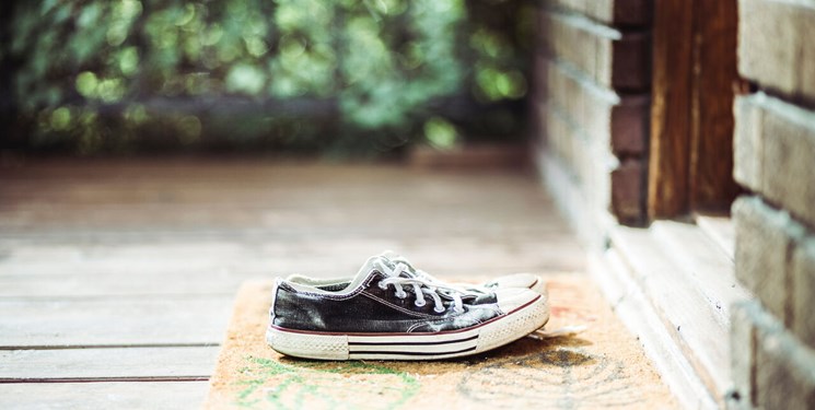 نگهداری کفش ها در بیرون از خانه