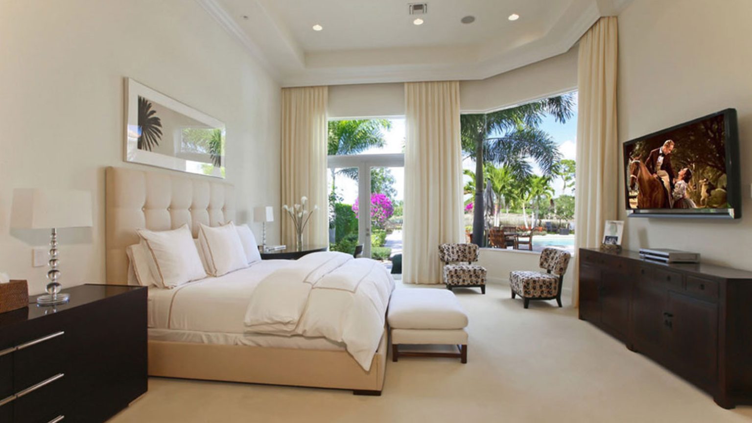 راهنمای خرید تلویزیون اتاق خواب | نکات مهم خرید تلویزیون