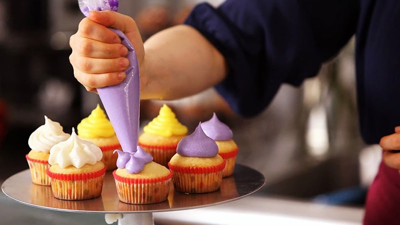 پخت کیک در سرخ کن بدون روغن